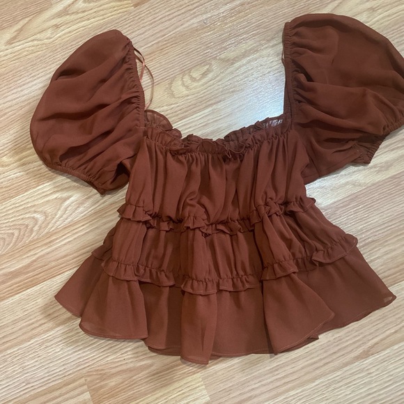 ASTR The Label Nutmeg ruched ruffle short sleeve top stretch chiffon lined brown - Picture 3 of 8